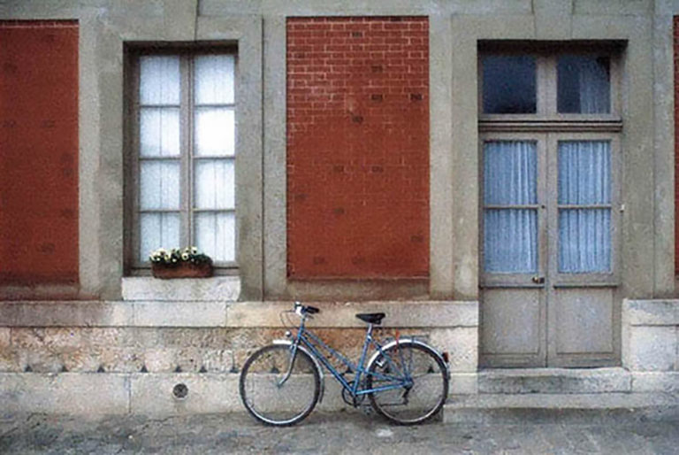 06GS-029 Bicycle on wall-Versailles-